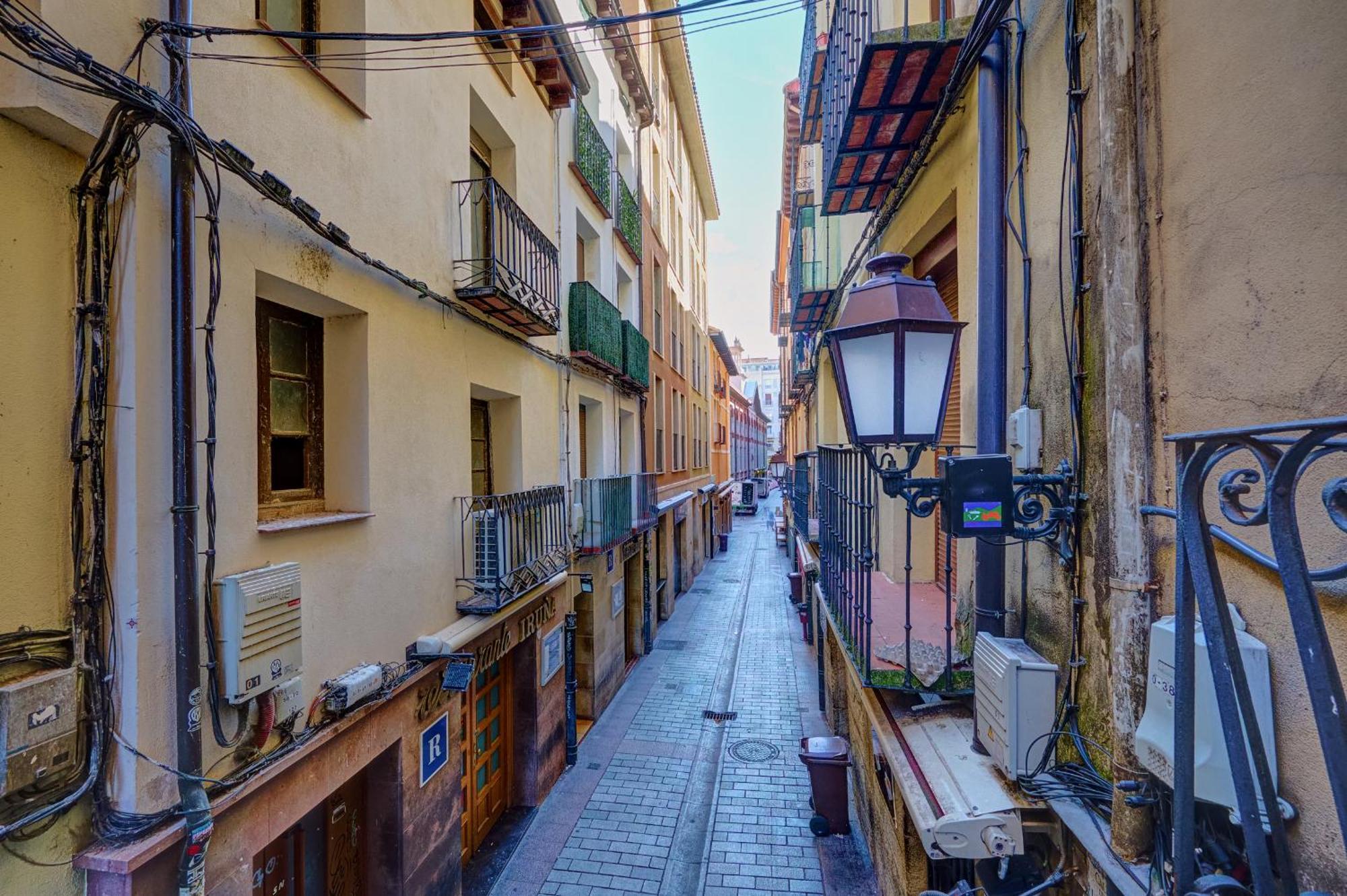 Balcon De Laurel By Clabao Logroño